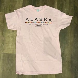 Pink size small Alaska short sleeve tee